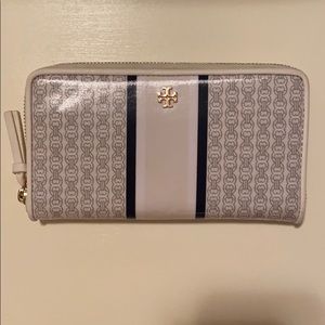 Tory Burch Gemini Link White Wallet